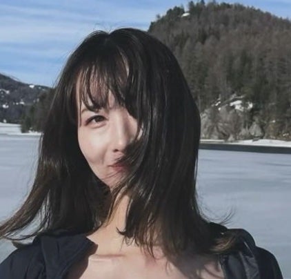 スノーボード・鬼塚雅が雪原でセクシーショットを披露！