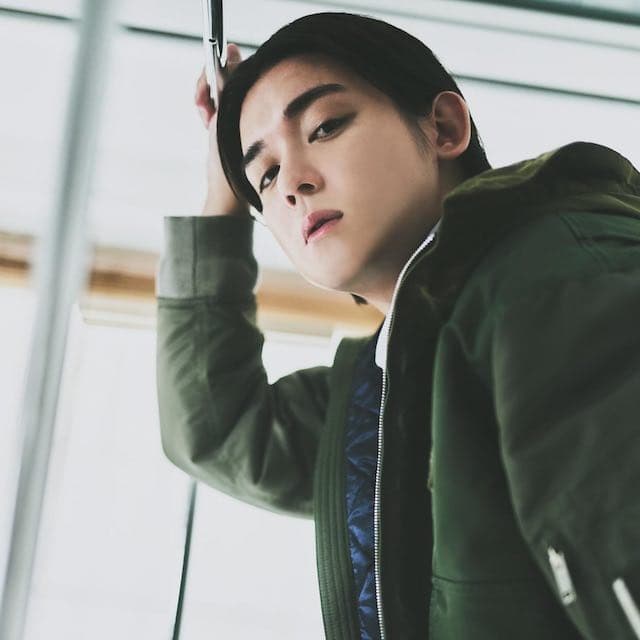 WEST.小瀧望がサラリーマンショットを公開！？📸「こんなイケメンなサラリーマンおらんやろ笑笑笑笑」