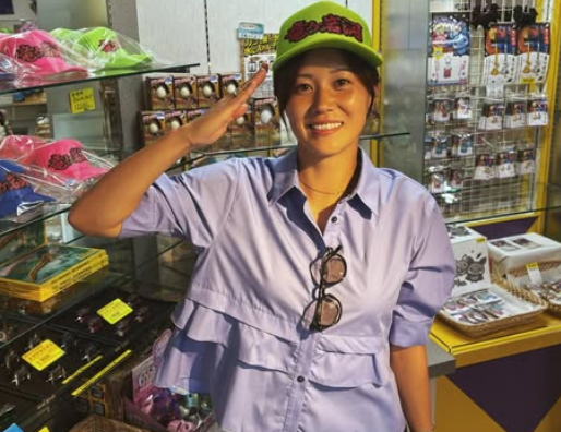 「涼しくて幻想的ぃ〜！」美女サッカー選手・大間由樹、IN竜ヶ岩洞 ！フォトジェニックな