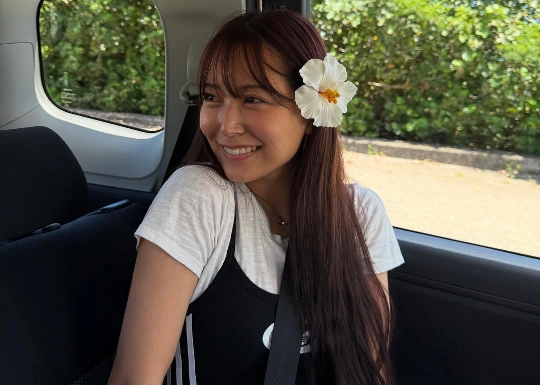 天真爛漫の極み！元NMB48・白間美瑠、夏ビーチで弾ける“笑顔ビキニ”