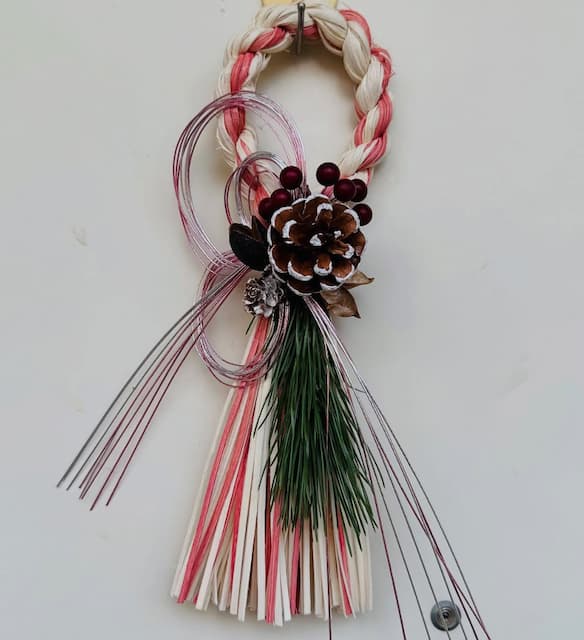 尾木ママ、しめ飾りリースで正月の準備万端！