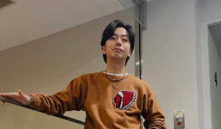 「ちょっと待って、そのヘアセット…！」河合郁人の古着コーデにファン大興奮