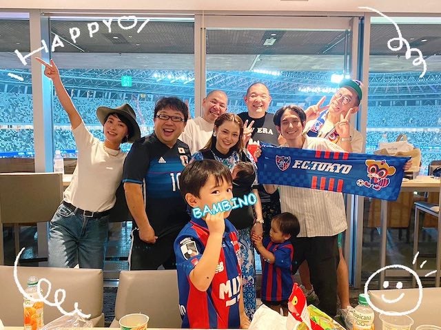 平愛梨が「天野会メンバー」とサッカー観戦⚽️💕