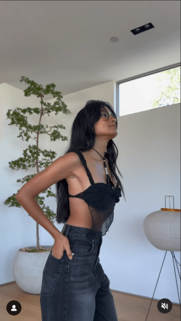 ローラ「デニム紹介」もビキニがセクシー過ぎて目のやり場に困るファン続出⁉