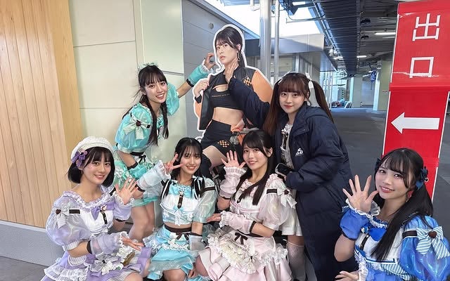 ちとせよしの、『あまいものつめあわせ』率いて浜松オートレース場へ！激カワ衣装にファンメロメロ！？