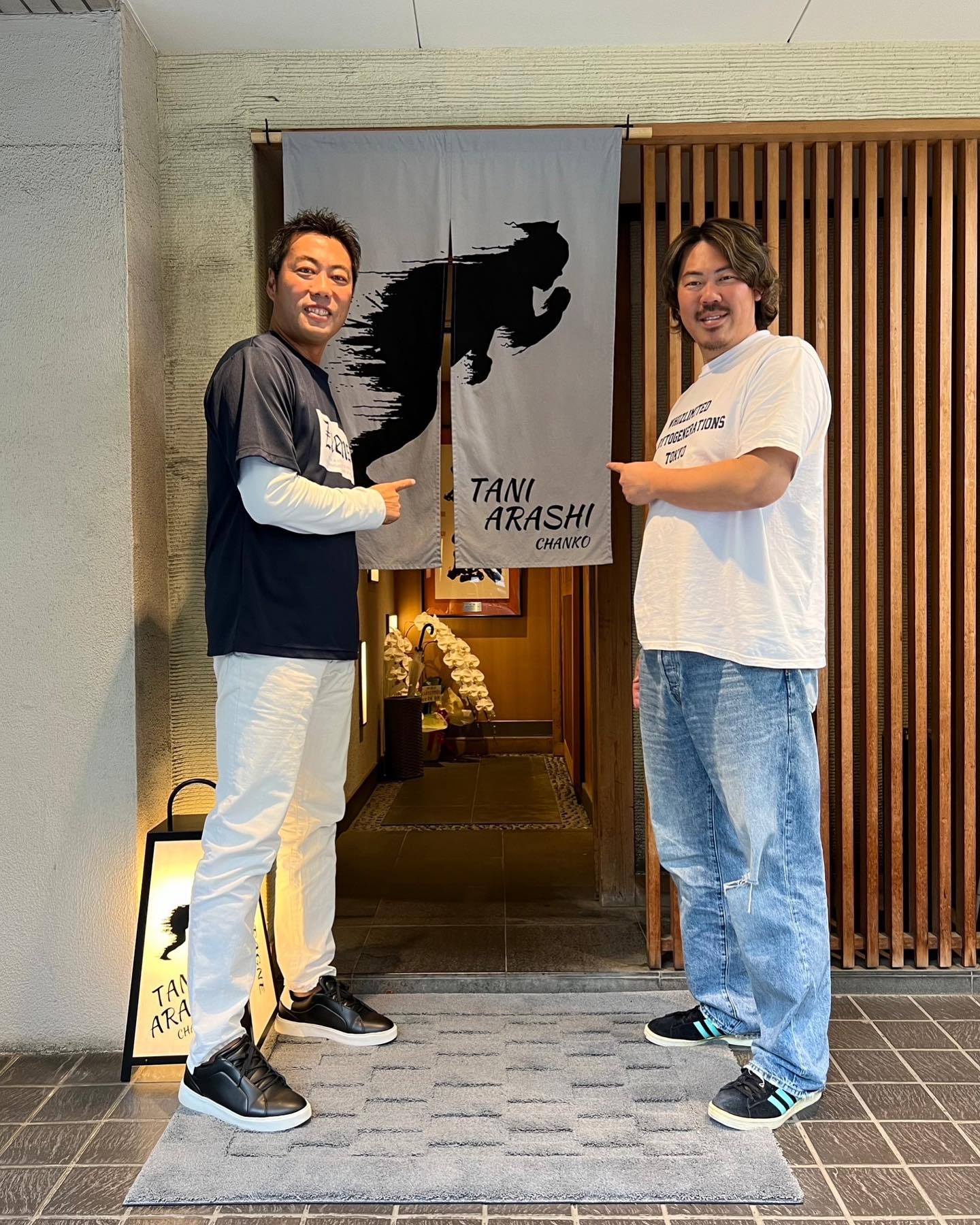 上原浩治が共に巨人軍を支えた大投手と鍋を囲う❗️👀豪華ツーショットが話題に