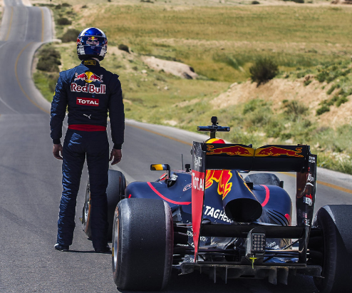 F1 レッドブルが投稿！夏休み明け目前、懐かしの2016年ショット公開