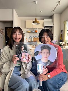 人気女優 ”母”との2ショット公開に「母激似やん！」「お母様もお綺麗」の声 最新投稿にいいね4万越え