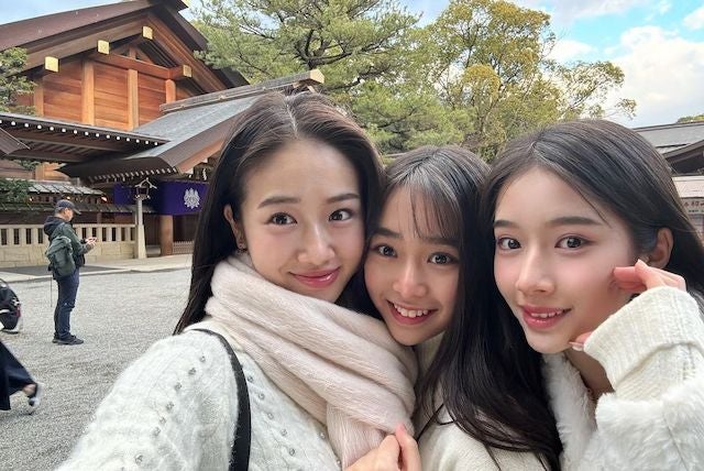 三女の父親は大御所俳優❗️美人すぎるスリーショットに「世界最高の三姉妹👏」の声も👀✨