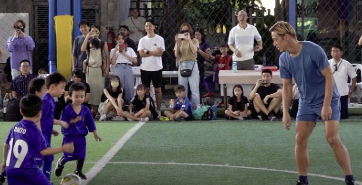 本田圭佑、バンコクで新ルール？6対1のサッカーに挑戦