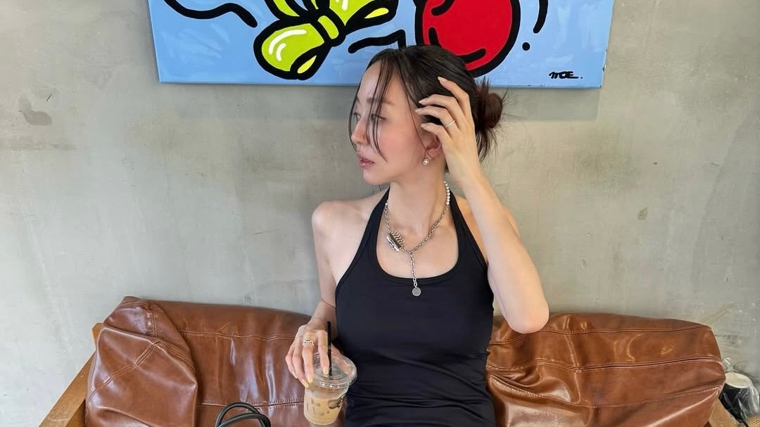 「まっくろクロムすけ～」松島花、美背中あらわなお洒落コーデに反響！