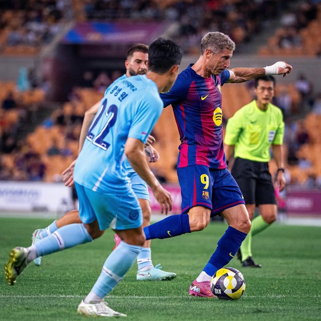 バルサのレヴァンドフスキ、アジアツアーを勝利で締めくくりファンに感謝「ビジュも人柄も最高」と人気倍増