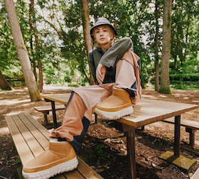 有名男性アーティストの投稿に「足細い羨ましい可愛いかっこいい」ファンが絶賛