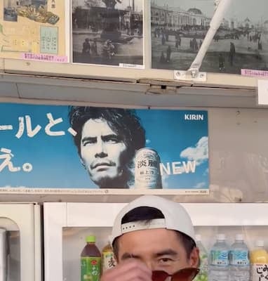 「みーつけた」伊藤英明が男前の看板とのツーショットにファン悶絶