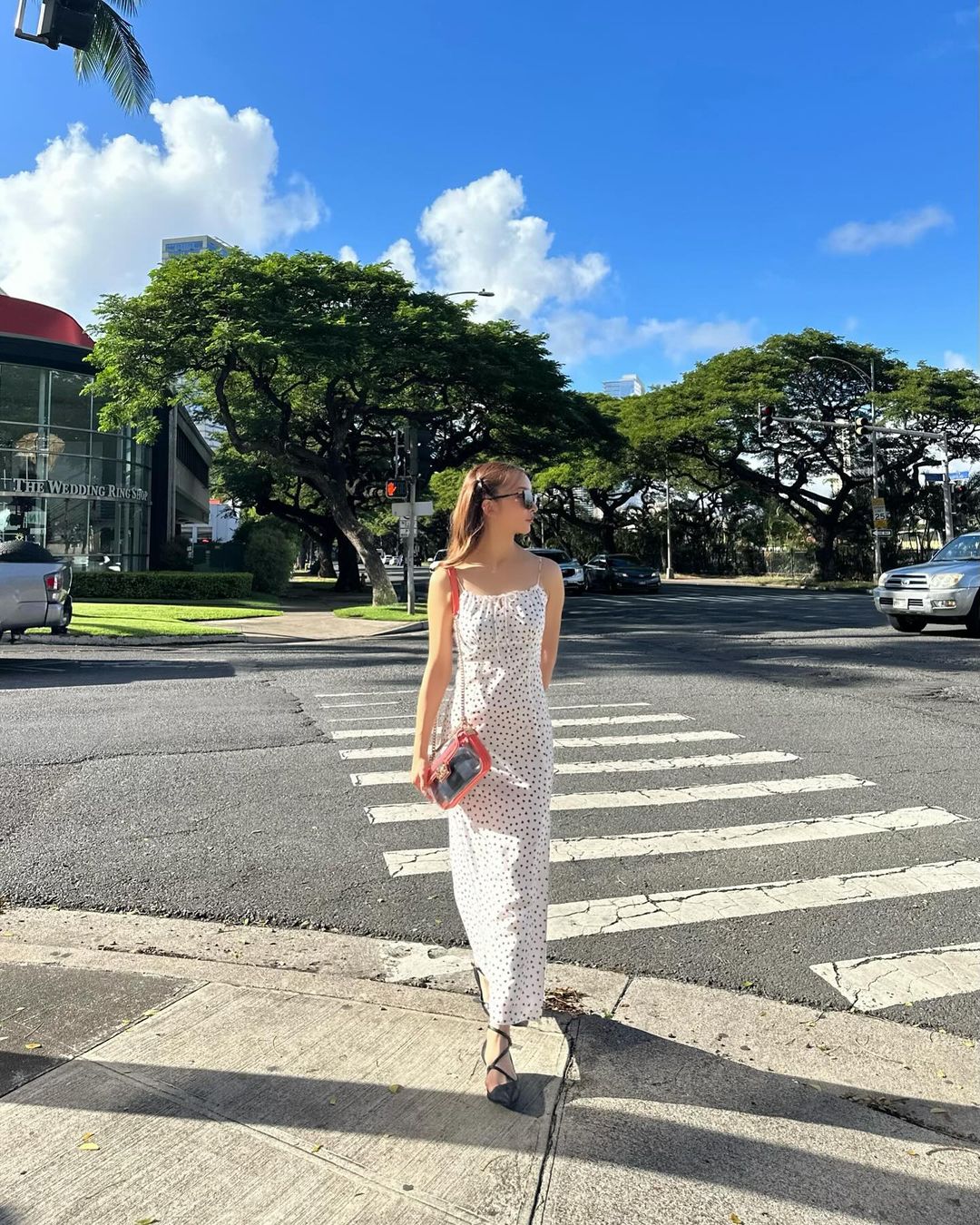 板野友美 ハワイでのワンピースコーデを披露✨「全部すぎる❤️🥺🥺🥺」