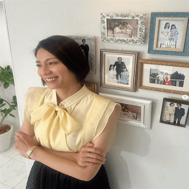 松下奈緒が「浅見紗英です」とドラマ役モードで挨拶し、エレガントなフォトを公開する