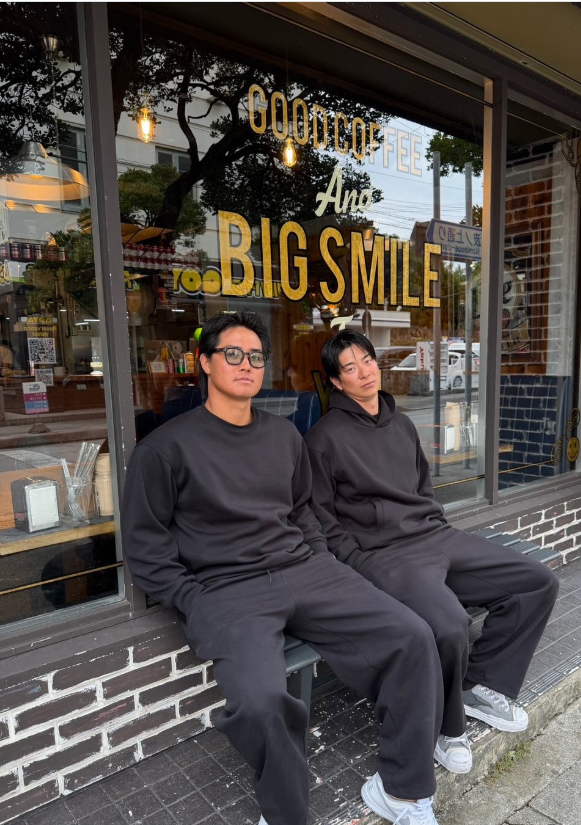 巨人・郡拓也、新加入の松本剛と“真顔”でデカ盛りランチ！？「BIG SMILEって書いてあるのに…」