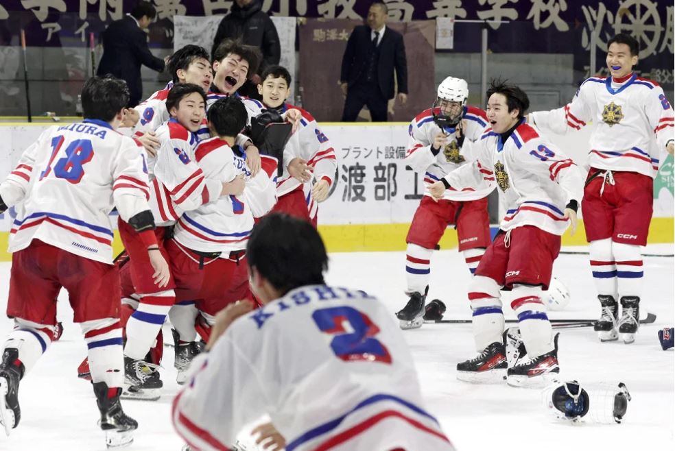 駒大苫小牧がアイスホッケーＶ４、過酷な練習実る…３ｋｇのボール持ちリレー・急斜面ダッシュ２０本