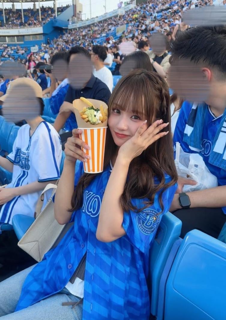 「ユニフォーム姿も可愛い」モデル・森脇梨々夏、野球初観戦「もっと試合行きたい！」