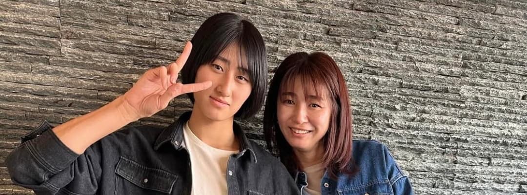 秋本愛＆娘・美空、おそろデニム2ショット公開！「素敵なコーデ」「仲良し親子」「お二人とも足長っ！」