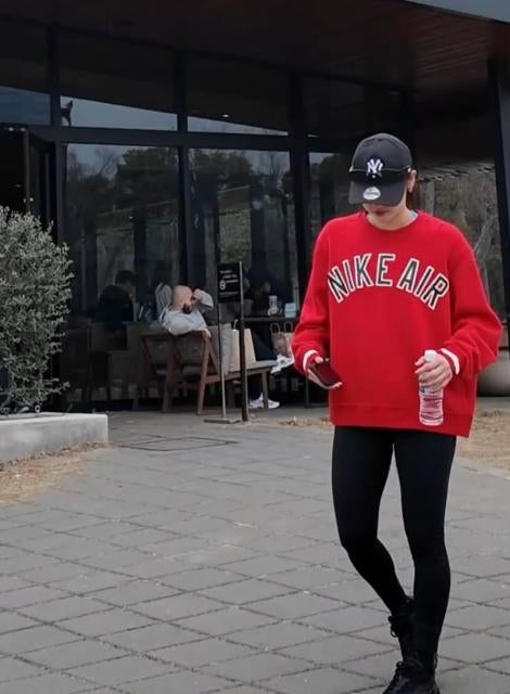 女子ハンドボール飯塚美沙希、スタバ目当てにランニング！？お散歩ショット公開