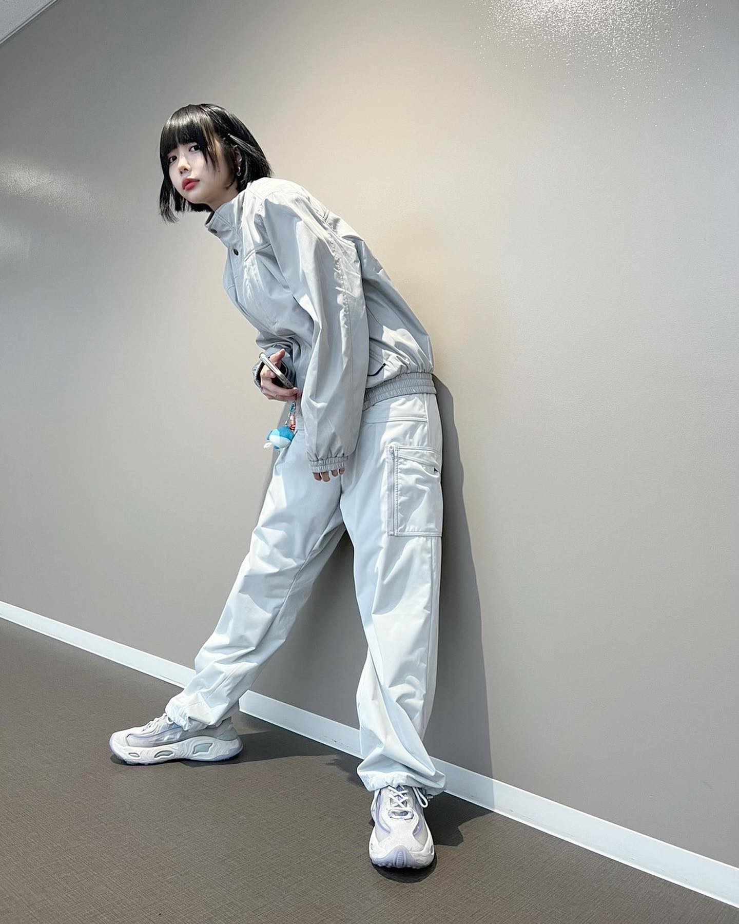 「巣鴨で買った」あのちゃんの作業服コーデにファン絶賛💕「全てブランドに見える」