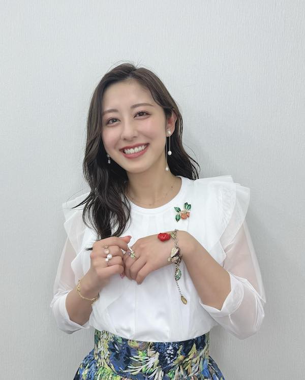 斎藤ちはるが『ナニコレ珍百景』出演時の衣装でオフショットを公開！