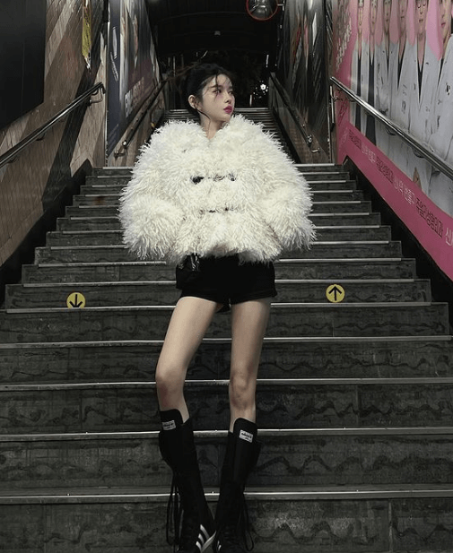 ”異次元の脚線美”インフルエンサー・齊藤早紀の、セレブリティスタイルにファンから大反響！