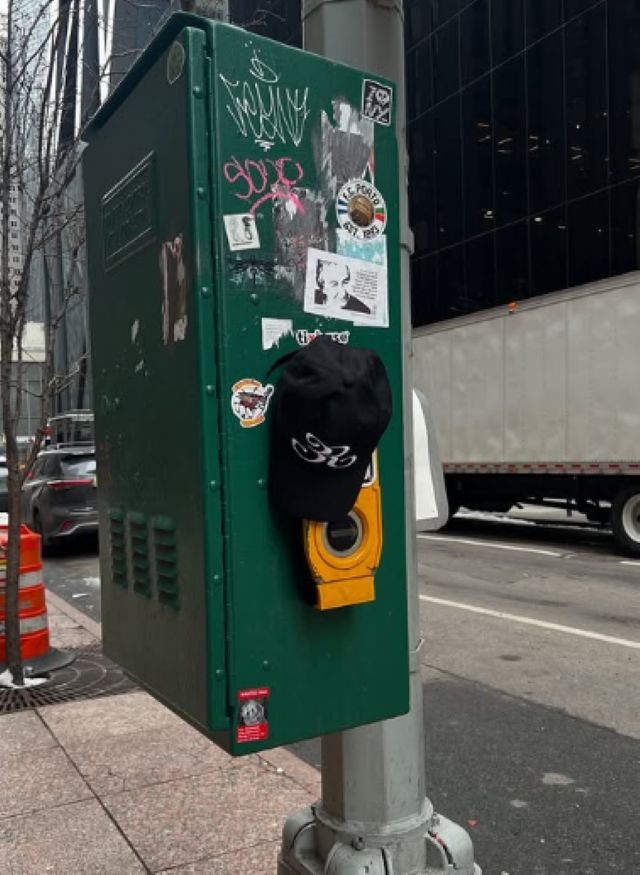 ロゴが可愛い！モデルemmaが手掛けるアパレルブランド・ERのキャップをお披露目