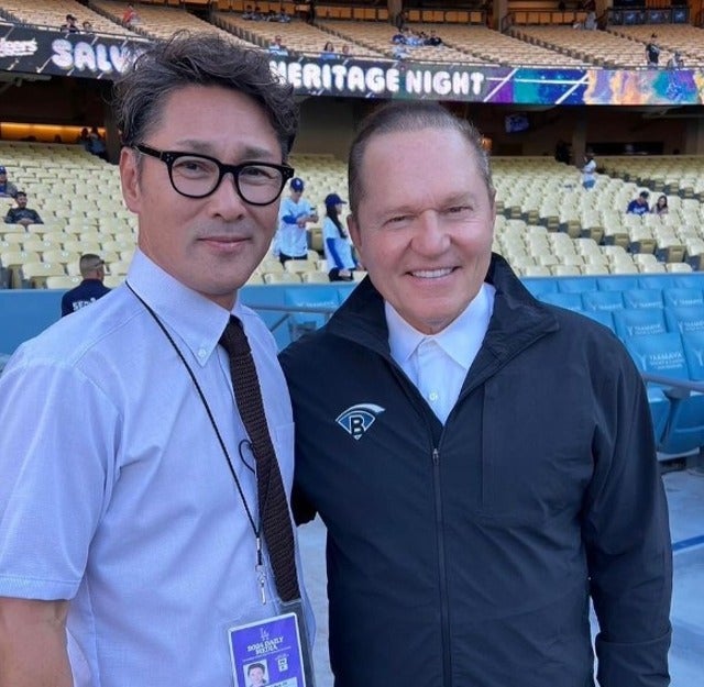 元木大介が大型契約！？MLBの敏腕代理人と２ショット！