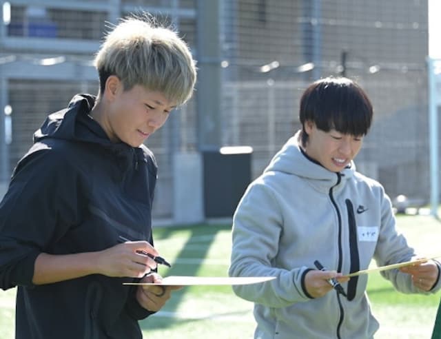 南萌華、地元吉川で初のサッカー教室開催！子供たちの笑顔に感謝