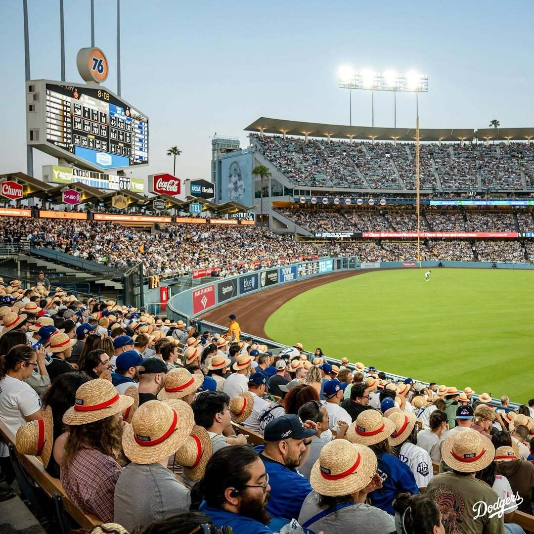 ドジャースタジアムにルフィ軍団が集結？！「麦わらの海」と化した可愛すぎる光景が話題に！