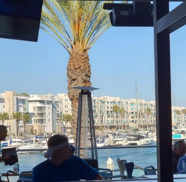 LA暮らしの桃井かおりがおしゃれなヨットハーバーで絶品クラムチャウダーを堪能！