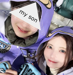 益若つばさが“悪夜祭”でサッカー観戦！2ラーメン完食の夜と親子の微笑ましいひとときとは？