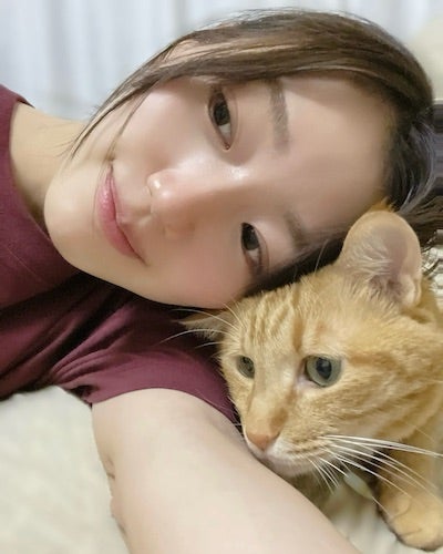 日向坂46の大人気メンバーが愛猫とのツーショットを披露！あまりの可愛さにファン悶絶