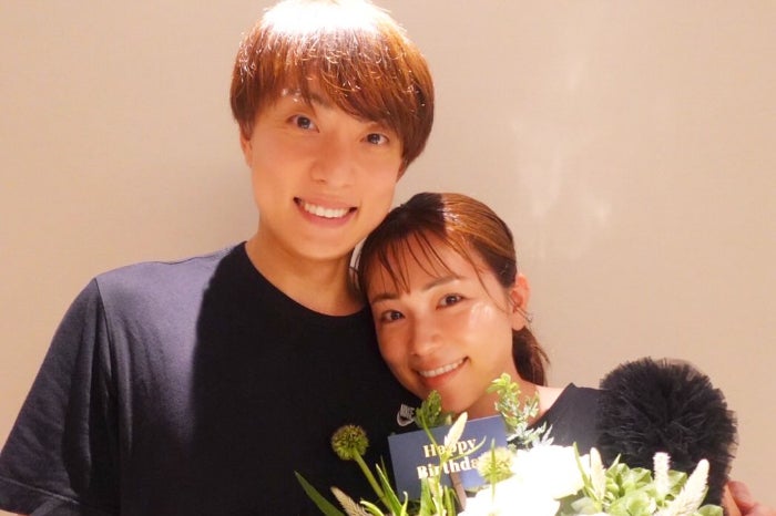 いつまでも美男美女な夫婦…五十嵐圭、妻本田朋子の誕生日を祝う。