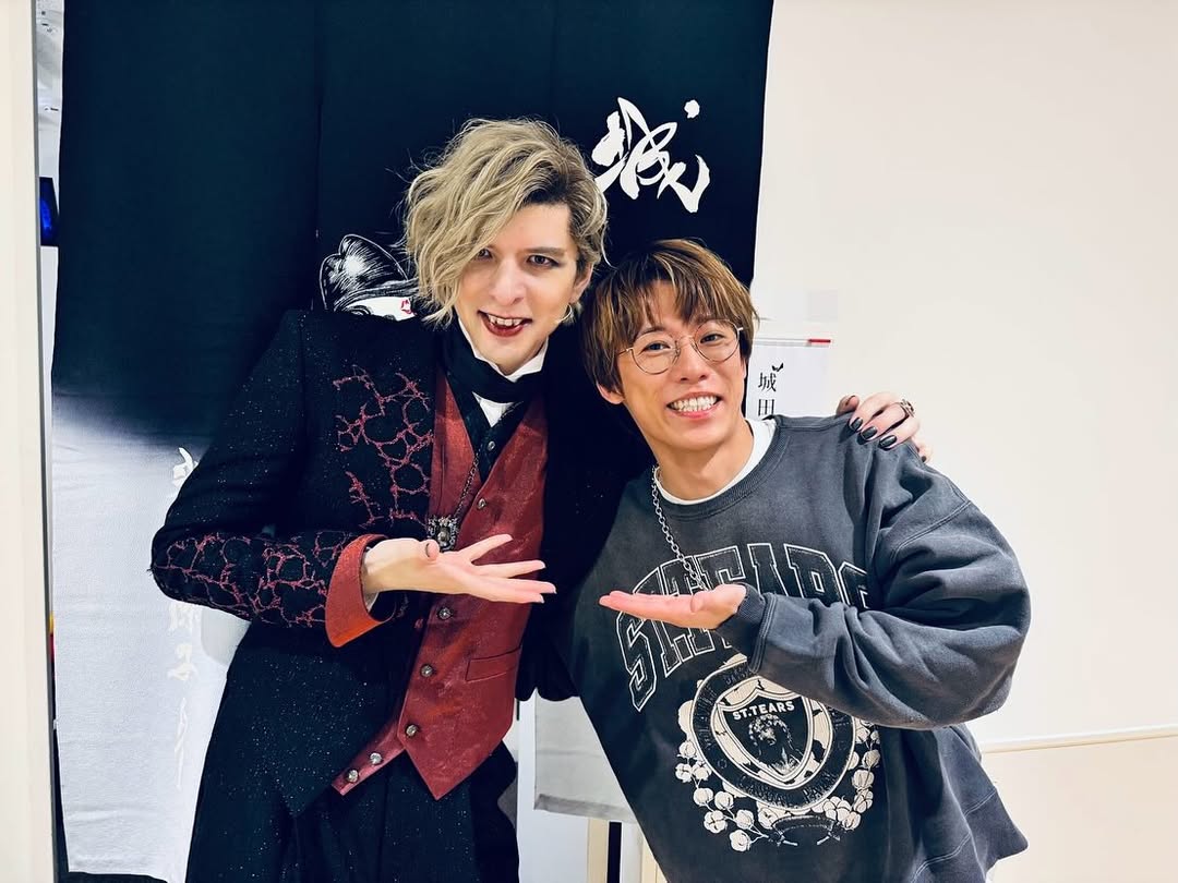 タッキー舞台「ダンス オブ ヴァンパイア」観劇に感激　ふぉ〜ゆ〜越岡裕貴が城田優との2ショット公開