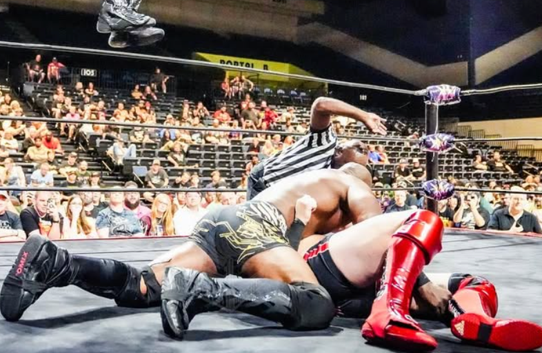 衝撃空中技！レスラーKENTAが米国リングで魅せた豪快アクション