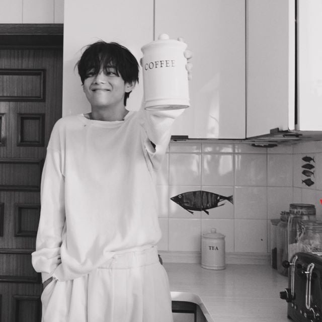 BTS・V「また戻ってきます🙇🏻」、入隊直前ファンに一時的な別れのあいさつ