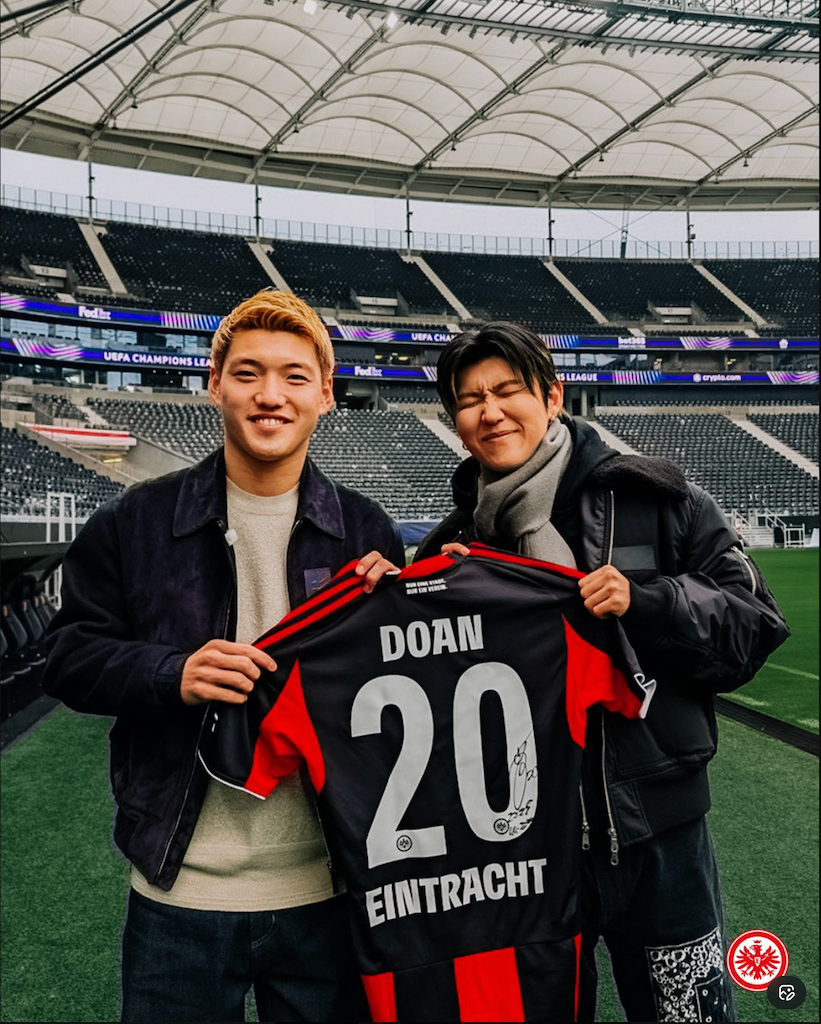 日本代表堂安律がMrs. GREEN APPLEの若井滉斗とテレビ共演！