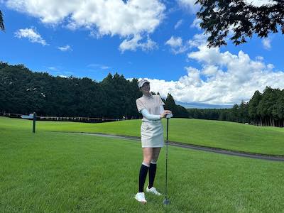稲村亜美がゴルフのプロアマ大会に参加❗️❗️ツーショットを公開📸📸