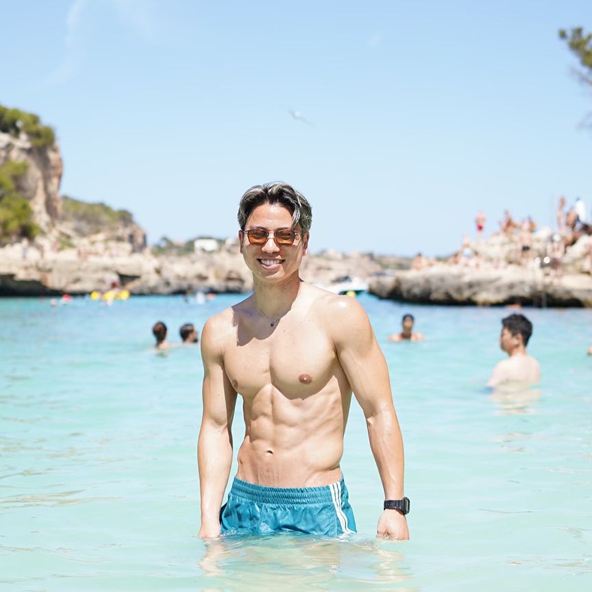 日本代表FWが“腹筋バキバキ”ショットを公開！「ロナウドばり！美しい」