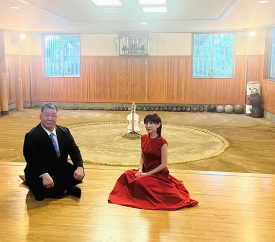 「貴重対談」女優・奥菜恵、高田川部屋親方と土俵前で語る“令和の相撲部屋”