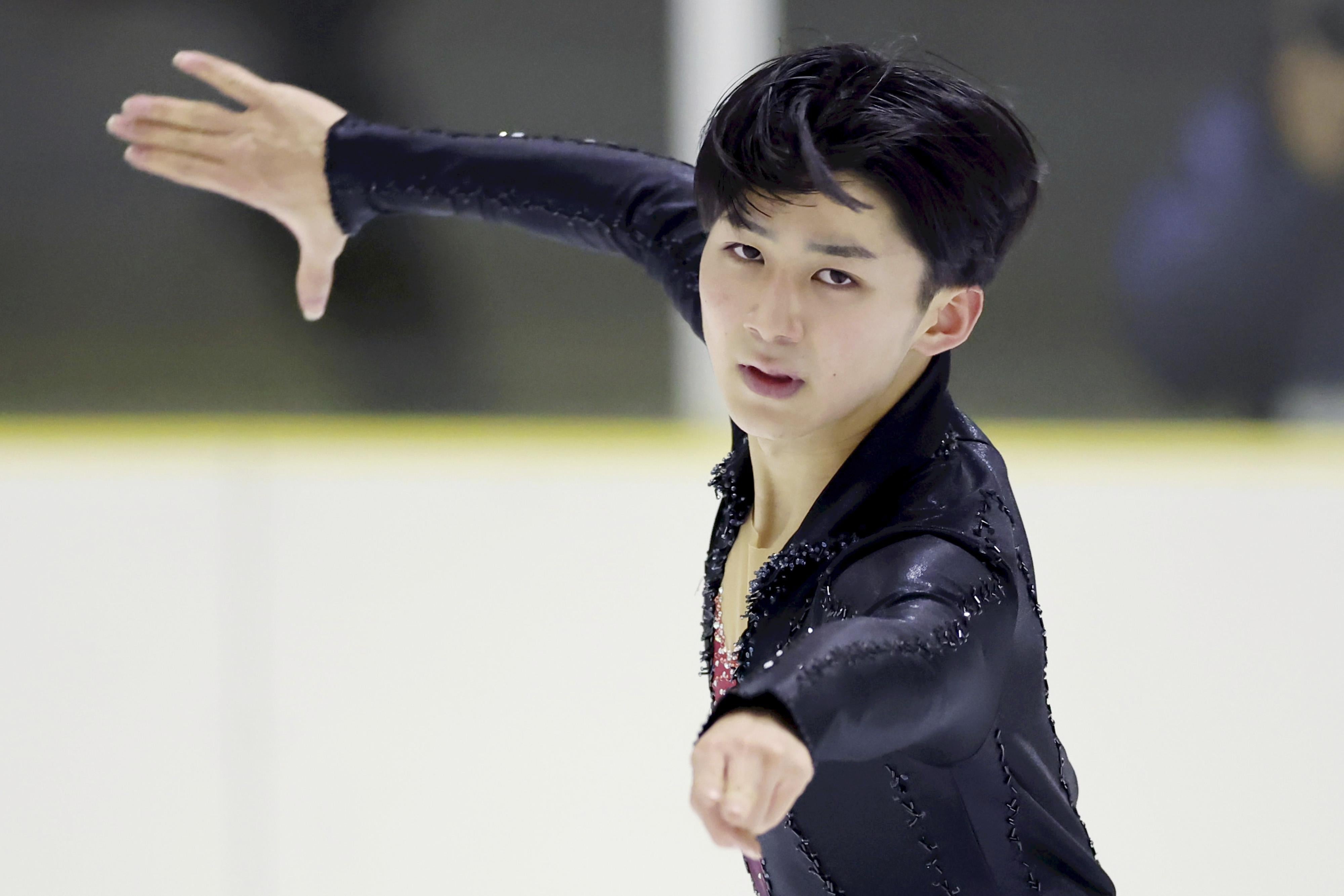 中村俊介がＳＰ首位、流れるように３回転半「ジャンプは完璧に近い形」…冬季インターハイ