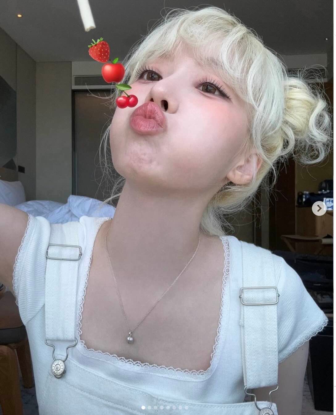 名前の通り、透明感あふれるかわいいセルフショットに