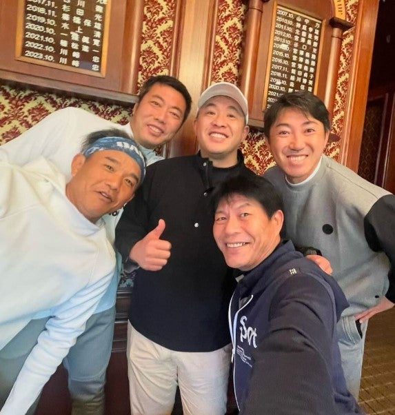 上原浩治 豪華メンバーとゴルフを満喫「楽しい、っていうのが分かる写真っしょ？」