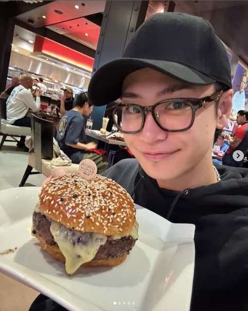 小澤亮太が初ラスベガスへ行ったことを報告。食べ物や文化にイメージ通りと充実した時間を過ごす。