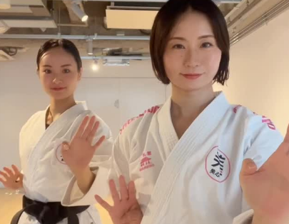 「ダブル美人空手家ですね！」美女空手家と空手ガール、”高速・美技”の披露にファン見惚れる「型の切れ味女子部でこんな凄い人みたことない」