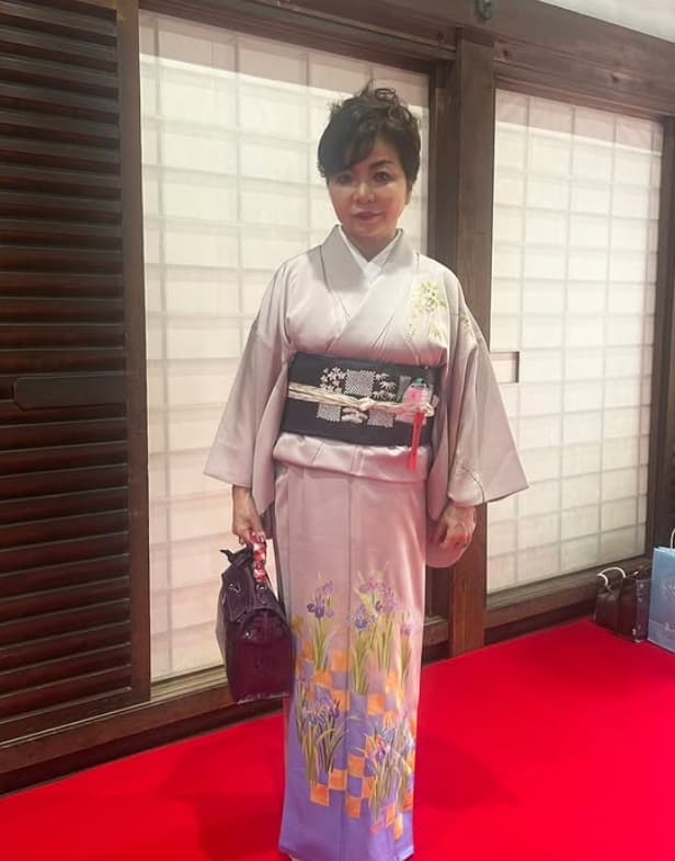 「最高の日に着れました！」人気芸人〇〇の、新作着物が美しすぎると話題に