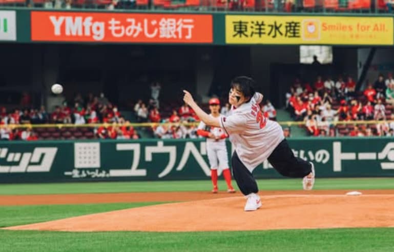 「カッコよすぎやん」鈴木福、始球式で見せた華麗なフォームにファン魅了